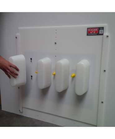 Perete separator Milk Bar pentru sisteme automate de alaptare iezi, dupa montare