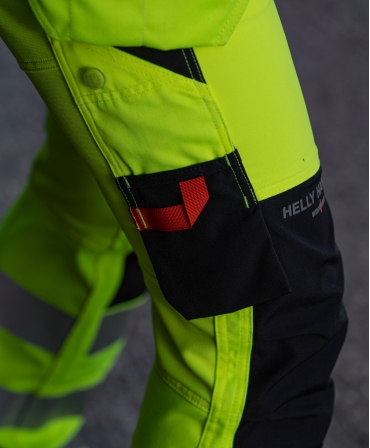 Pantaloni de lucru dama Helly Hansen Luna Construction, reflectorizanti, HVC2, detalii buzunar si gaica genunchi