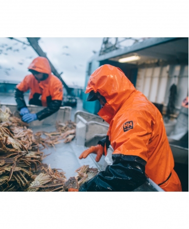 Jacheta cu gluga Helly Hansen Storm Rain, impermeabila, pe muncitori, din profil