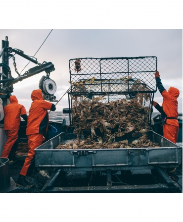 Jacheta cu gluga Helly Hansen Storm Rain, impermeabila, muncitori scotand crabi in barca