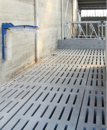 Gratar beton, Cobefa Agri 2000, H18, instalat in ferma