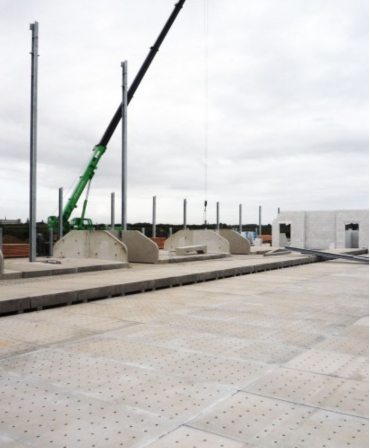 Gratar beton ranforsat pentru asternut paie, Cobefa Straw, H20, in ferma