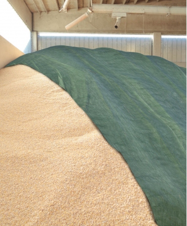 Invelitoare protectie baloti si cereale, Zill PolyTex, verde, 140 g/m², pusa pe cereale